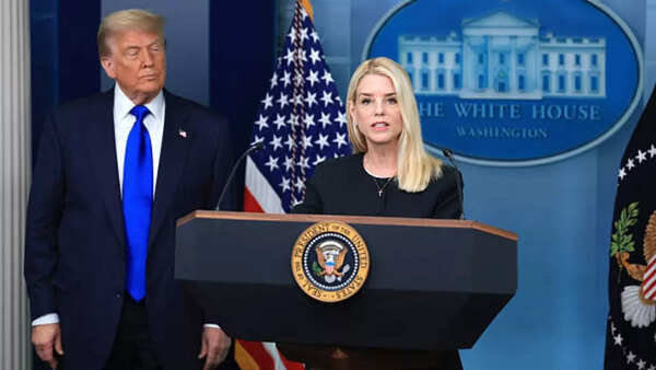 ¿Cuál es el patrimonio neto de Pam Bondi?
