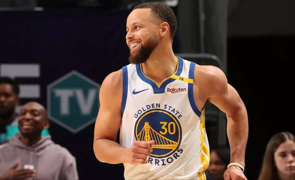 Stephen Curry is an amazing NBA player