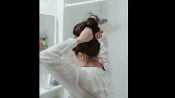 Tying wet hair