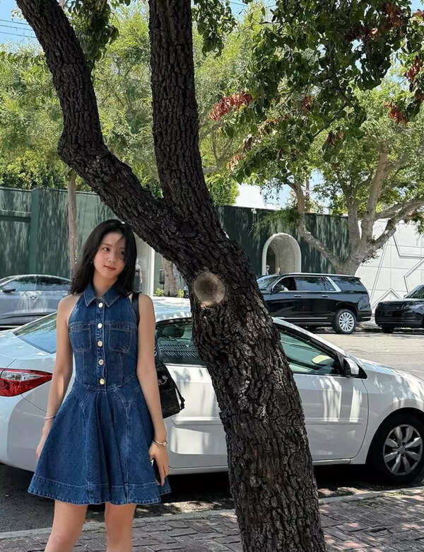Jisoo's Dreamy LA Denim Look Melts Hearts: Why This Chill Day Feels So  Relatable | - Times of India