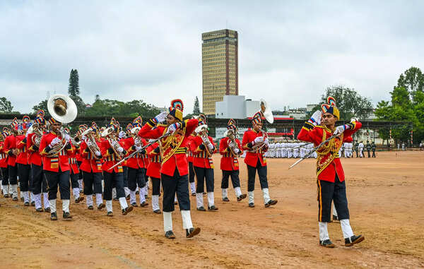Armed forces, police and students take part in 79th Independence Day dress  rehearsal in Bengaluru | Events Movie News - Times of India