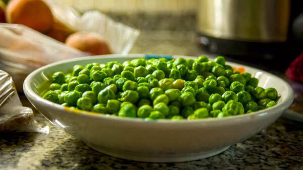 The hidden risks of eating green peas daily: What you need to know | - The  Times of India