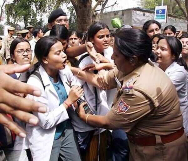 Medical students protest in Delhi against reservations | India News ...