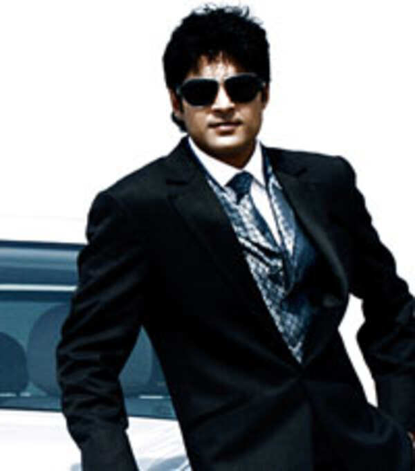 Rajeev is a snob or a loner? - Times of India