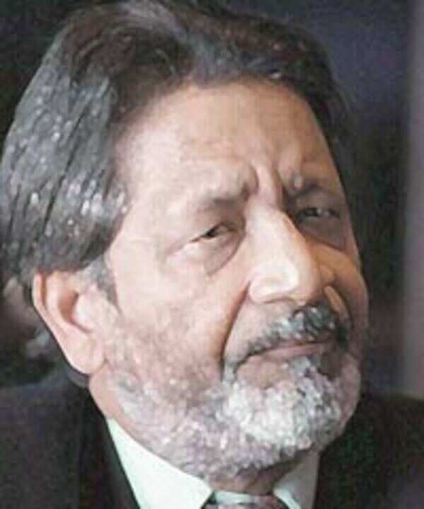 Naipaul a womaniser, claims biography - Times of India