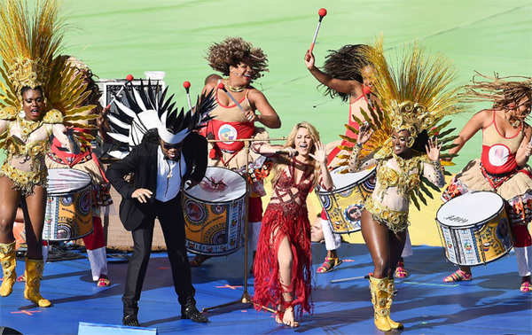 Fifa World Cup 2014 Shakira Santana And Samba Light Up World Cup Closing Ceremony Football