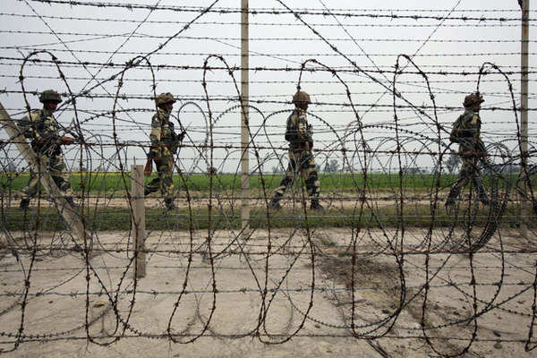 Pakistani troops violate ceasefire yet again, target 20 border posts ...