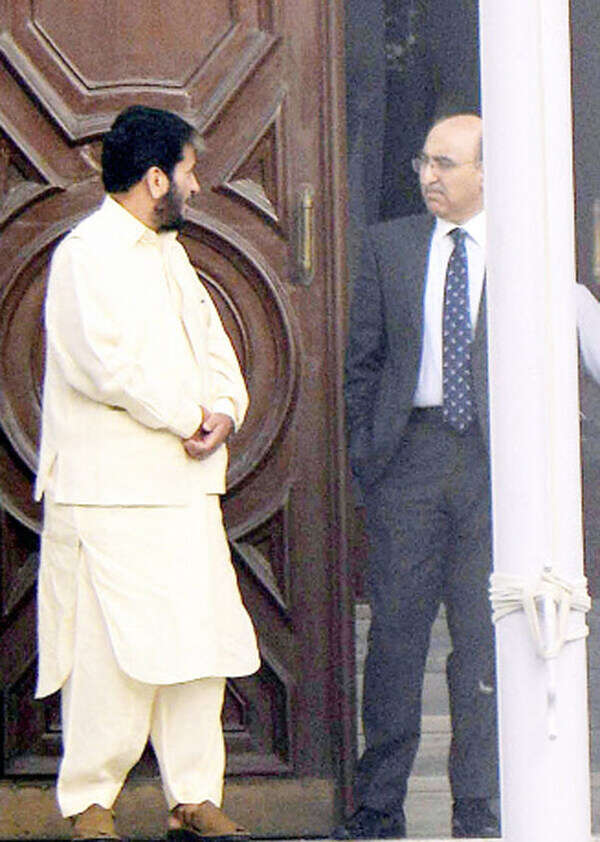Pak tried to make a spectacle of talks by meeting separatist leaders ...