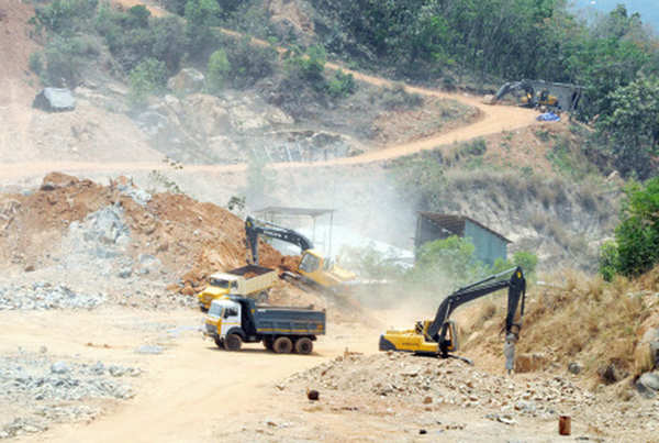 HC asks Tamil Nadu to free IAS officer for mining probe | India News ...