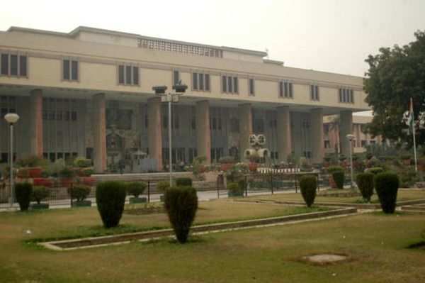 300 Delhi lower-court judges under probe in laptop scam | Delhi News ...