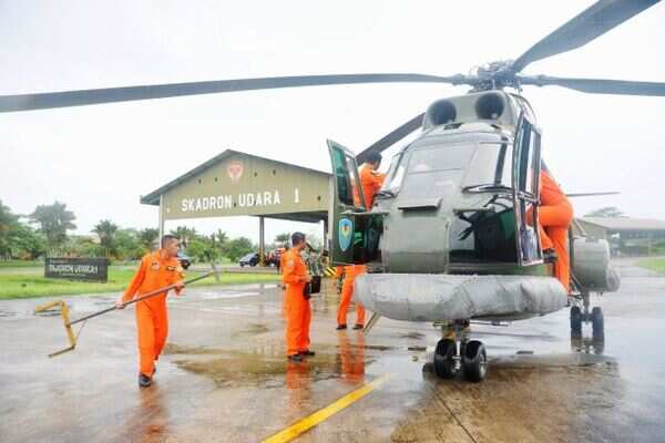 Airasia Flight Qz8501 Goes Missing With 162 People Rescue Operations Halted For The Day Times Of India