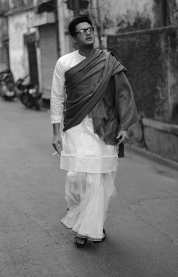first-look-jisshu-sengupta-as-byomkesh-bakshi-bengali-movie-news