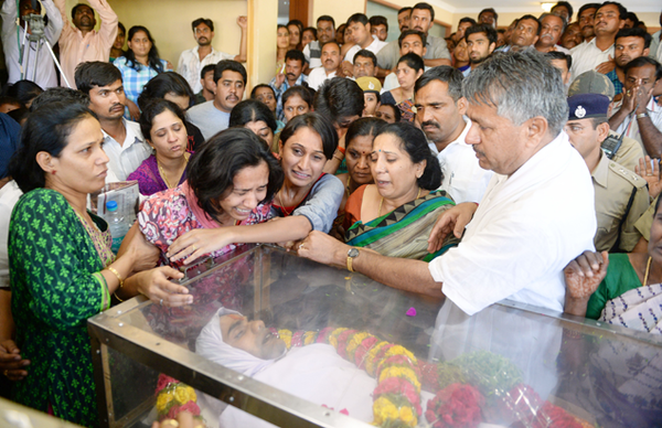 IAS officer DK Ravi's parents threaten suicide if their demands are not ...
