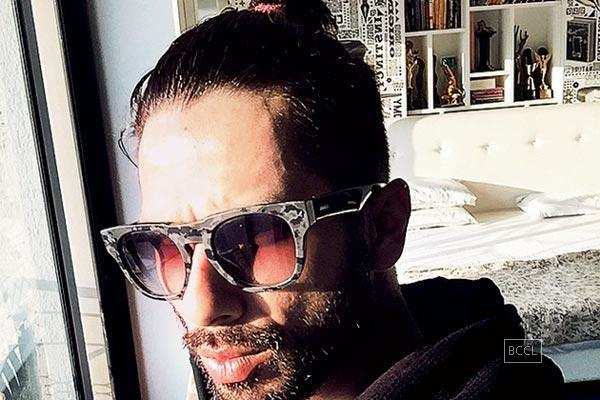 Akshay Kumar, Hrithik Roshan, Salman Khan: Have A Look At Actors Who Added  More OOMPH To Their Sunglasses Fashion | IWMBuzz