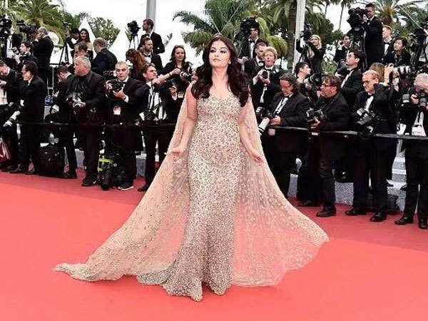 Cannes 2022: Aishwarya Rai Bachchan Adds A Dash of Pink To The