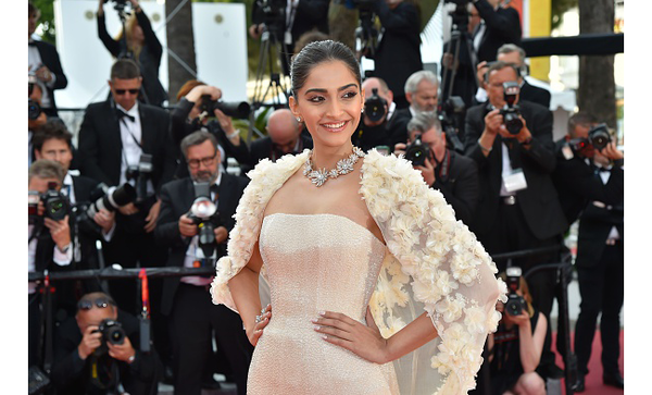 Should Sonam Kapoor stop stunning us from Cannes? - Times of India