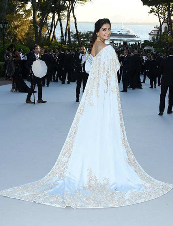 Sonam Kapoor looks like a Disney Princess at Cannes | Hindi Movie News ...