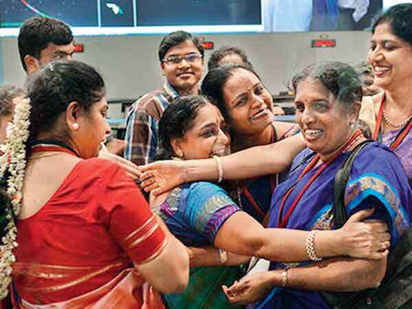 ISRO women scientists celebrating the launch of Mangalyaan