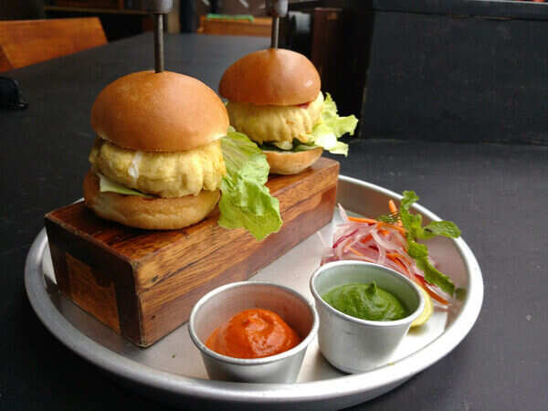 Chicken Vada Pav