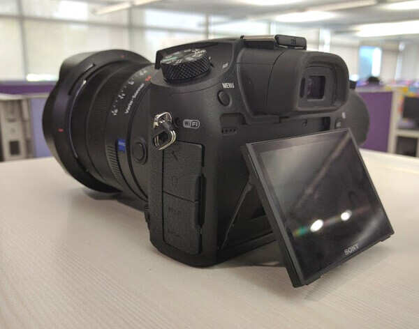 美品　SONY RX10Ⅲ 動作確認済み Sony RX10 III review: Mega zoom, 4K videos make it the perfect all