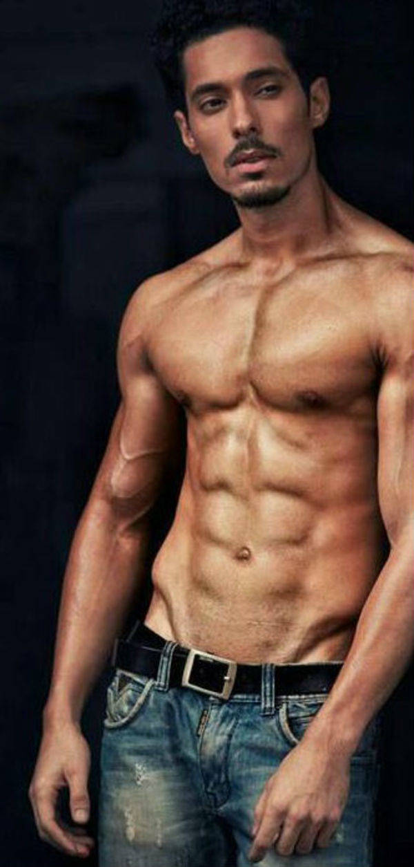 Tiger shroff's secret recpie to 8 pack abs!