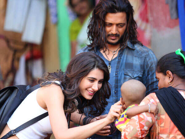 Riteish-Deshmukh-Nargis-Fak