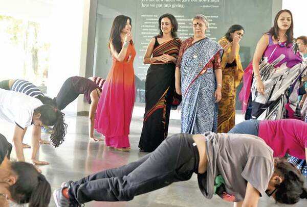 (L-R) Shibani Kashyap, Shivani Wazir Pasrich and principal Suman Sharma watch the western dance society practise (BCCL)