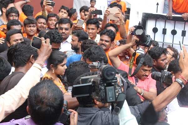Rinku amidst her fans
