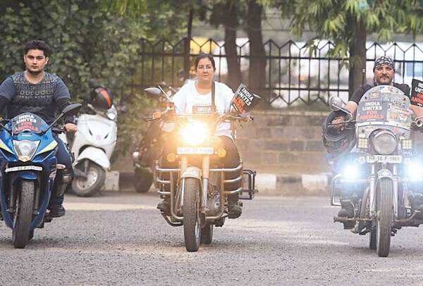 Bikers Gaurav, Amritika, and Sarabjeet lent their support to the volunteers (BCCL/Ranjit Kumar)