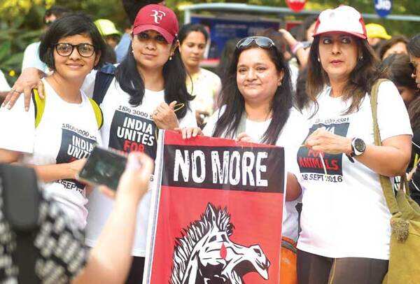 Sonia Khanna Walia (second from right, with sunglasses) with other volunteers at the protest (BCCL/Ranjit Kumar)
