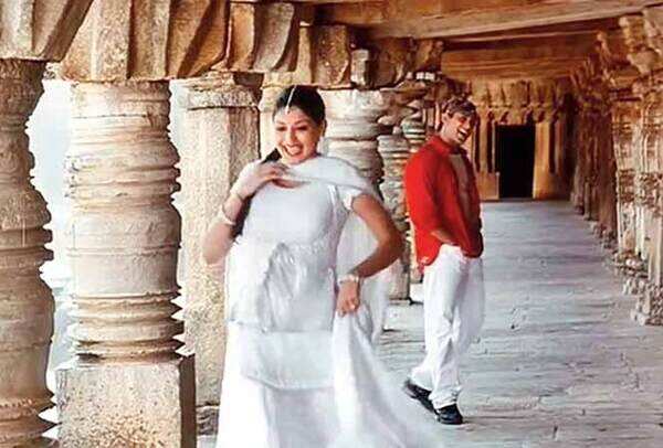 A still from 'Hum Saath Saath Hain'