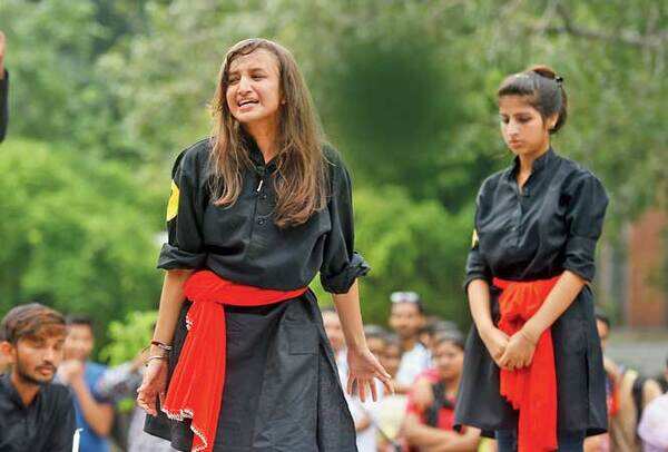 Aayushi Gupta from the steet play society of Shyam Lal College (BCCL)