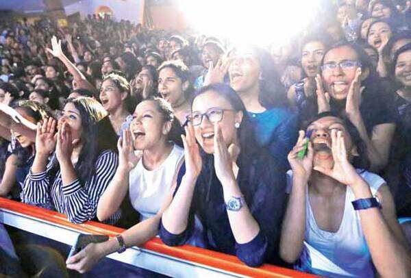 With Benny performing, it was sure the time to disco at Lady Hardinge Medical College (BCCL)
