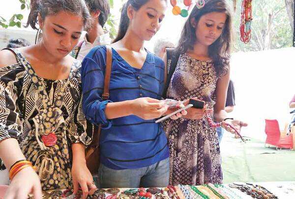 Youngsters at a stall (BCCL)