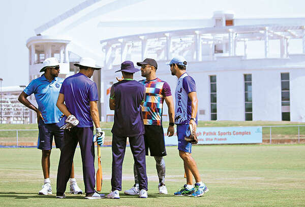 Captain Cool’s cricket class in Noida | Noida News - Times of India