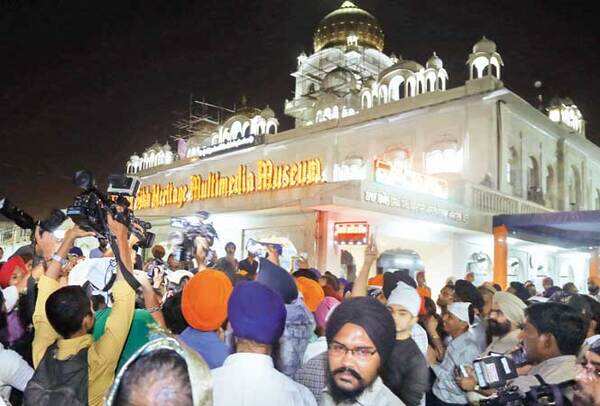 The crowd outside Bangla Sahib Gurudwara (BCCL)