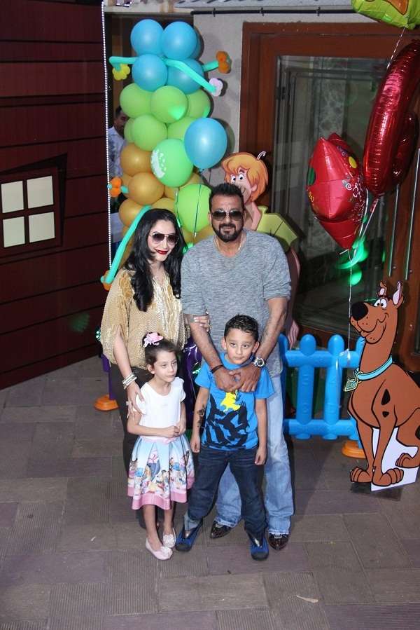 Sanjay Dutt Celebrates His Twins Birthday For The First Time Hindi Movie News Times Of India 0987