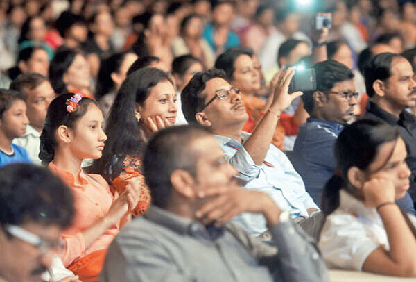 While some audience members enjoyed the live show, others tried to capture it on their phones (BCCL)