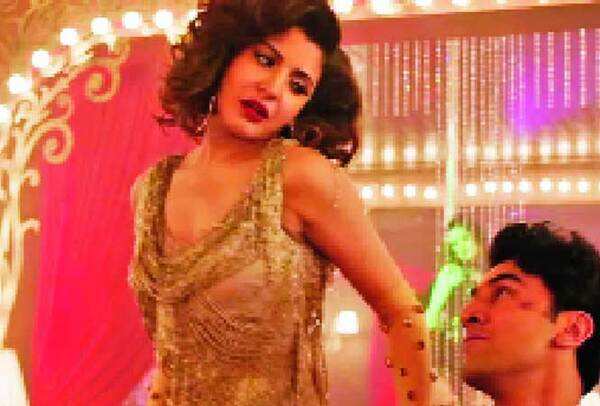 Anushka played a jazz singer from the 60s in 'Bombay Velvet' and in keeping with the character, gold was a big part of her costumes