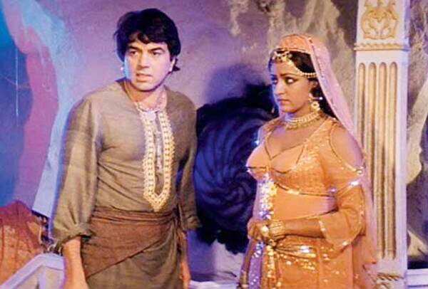 Dharmendra and Hema Malini in Alibaba Aur 40 Chor