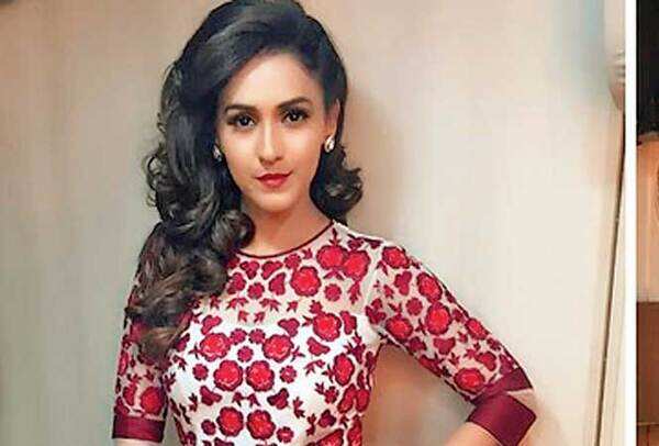 Neeti Mohan posted this picture on her Instagram handle right before the show started