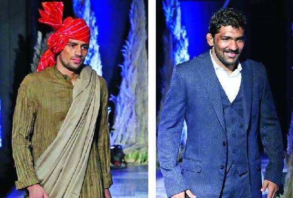 Bajrang Punia (L) and Yogeshwar Dutt (BCCL)