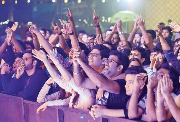 Students went into a frenzy when the band started performing (BCCL)