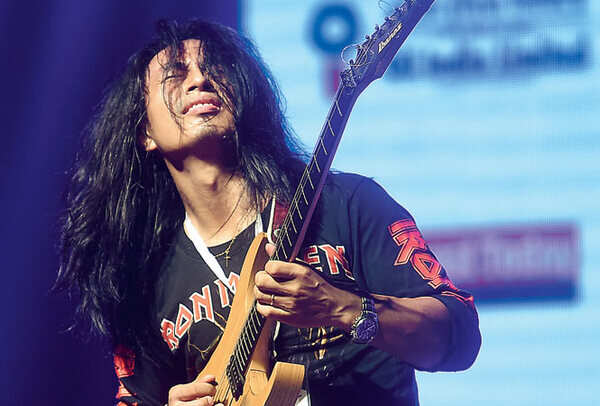 Jimmy Thang from the band Traffic Jam performed a metal cover of 'Sare Jahan Se Achha' (BCCL)