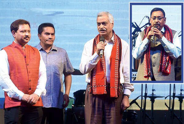 (L-R) Shyamkanu Mahanta, the organiser, with Satyendra Garg and Pavan Varma (BCCL)
