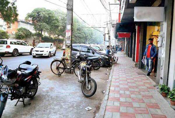 Many vendors did not put up their stalls on Kamla Nagar’s Bungalow Road (BCCL)
