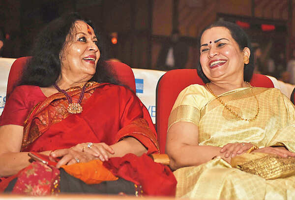 Sonal Mansingh (L) and Sukanya Shankar, Anoushka’s mother (BCCL)