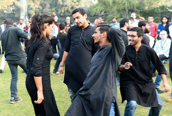 The play explored various kinds of violence against women, from female foeticide to sexual harassment, often dismissed as ‘eve-teasing’ (BCCL)