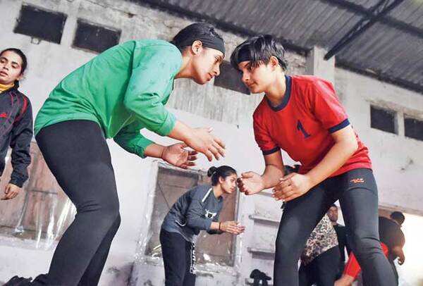 Nidhi Chaudhary and Ruchi Chaudhary grapple in a training session (BCCL)