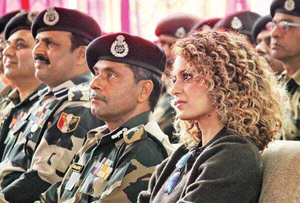 Miss Julia goes to Jammu, jams with jawans | - Times of India
